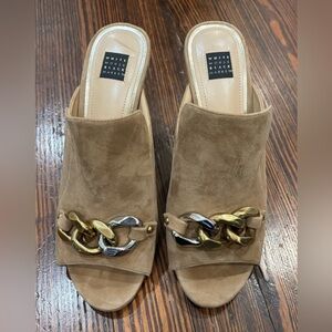White House Black Market Tan Suede Block Heeled Mules W/ Chain Sz 8.5